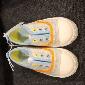 NWT size 7 toddler unisex shoes